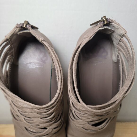 Fergalicious by Fergie Faux Suede Ankle Boots 2" Heel w/ Box - Size 9M - Picture 5 of 9